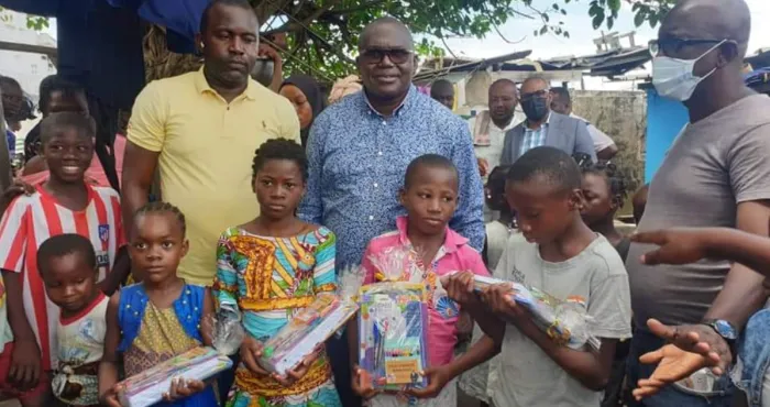 cote-divoire-rentree-scolaire-la-fondation-ibrahim-konate-offre-1000-kits-scolaires-a-port-bouet